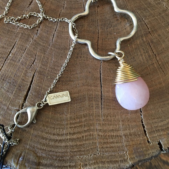 Jewelry - Gold and pink necklace